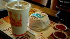 Nechutný nález v Burger Kingu: Přineste ho zpátky, prosí