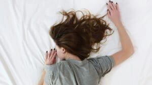 Klasické matrace končí: Nahradí je novinka, která léčí klouby na navozuje pocit beztíže – gelové levitační matrace