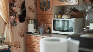 Vyhoďte mikrovlnku. Tento přístroj neničí jídlo a ušetří vám spoustu peněz