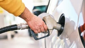 Benzín vs. Nafta v roce 2026: Experti spočítali, který motor vás v příštích pěti letech finančně zruinuje