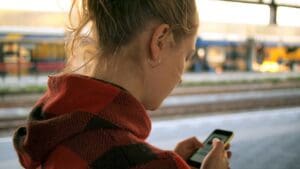 Pokud uvidíte na svém telefonu tuhle divnou ikonu, hned ho vypněte. Znamená to, že vás někdo sleduje v reálném čase
